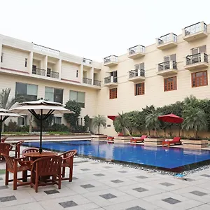 Отель Westend - And Banquet Near Delhi Airport Нью-Дели