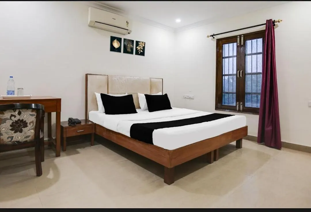 Hotel Lotus Inn Chandīgarh
