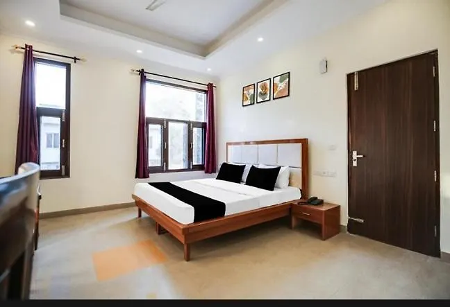 Hotel Lotus Inn Chandīgarh